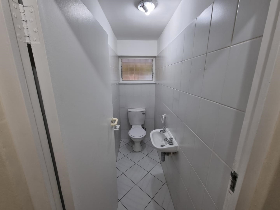 To Let 3 Bedroom Property for Rent in Vredehoek Western Cape
